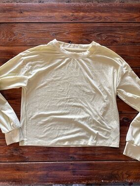 Gap Fit Women’s YellowLong-Sleeve Crewneck Top